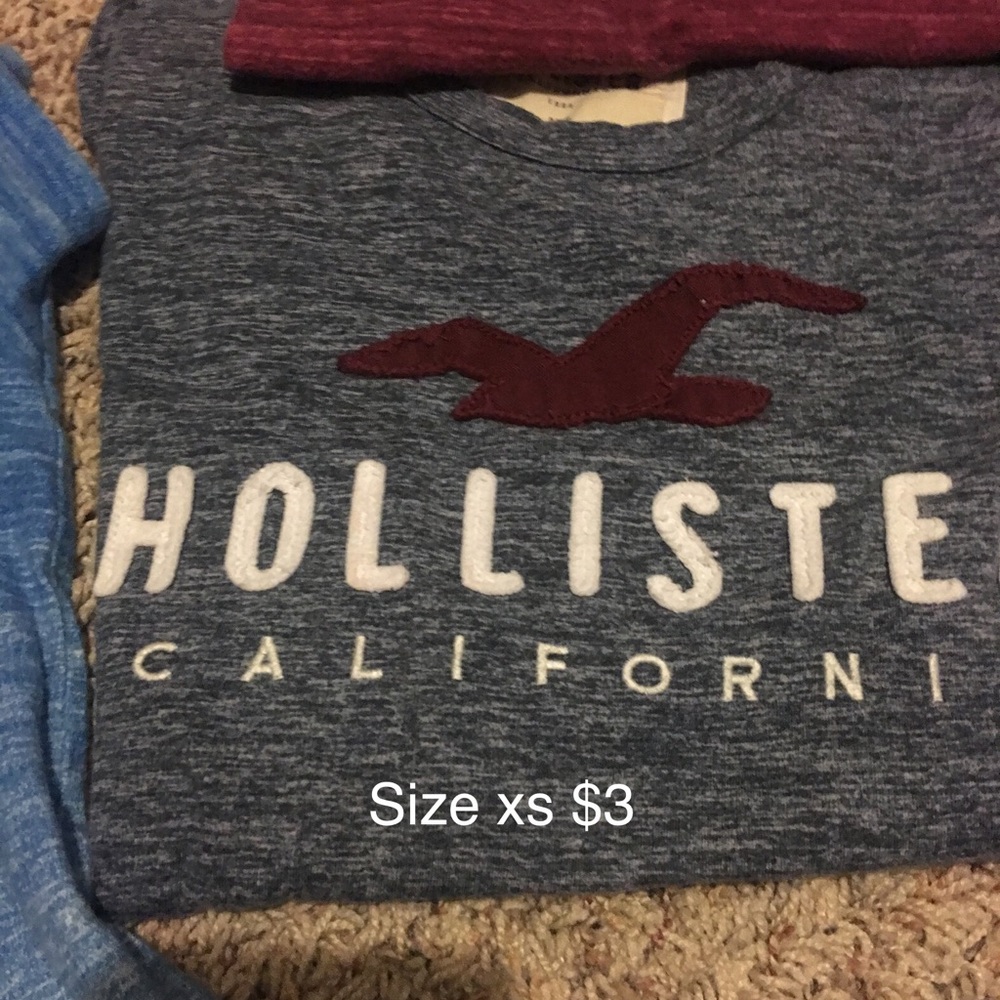 Men’s hollister shirts size xs. 2 shirts